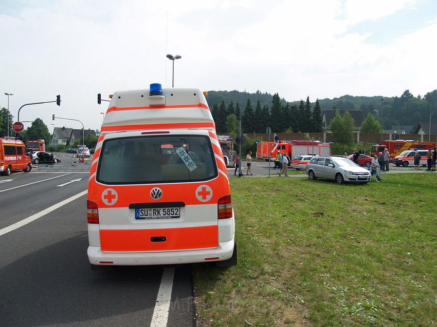 Schwerer Unfall mit Reisebus Lohmar Donrather Dreieck P309.JPG